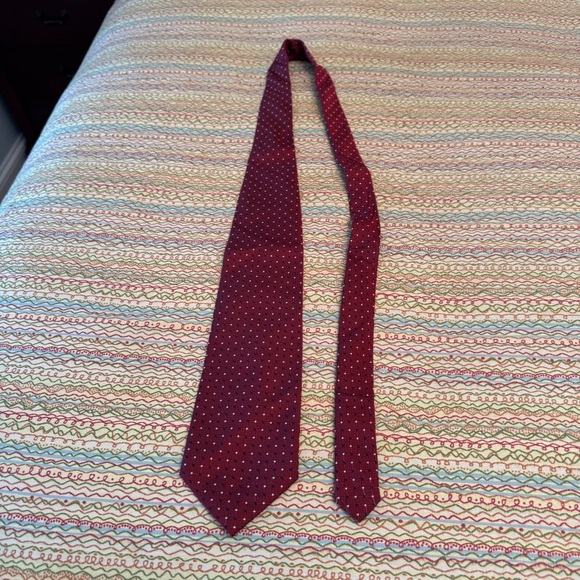 Traveler Collection Dots and Squares Tie Classic Burgundy Polka Dot 100% silk - Picture 2 of 6